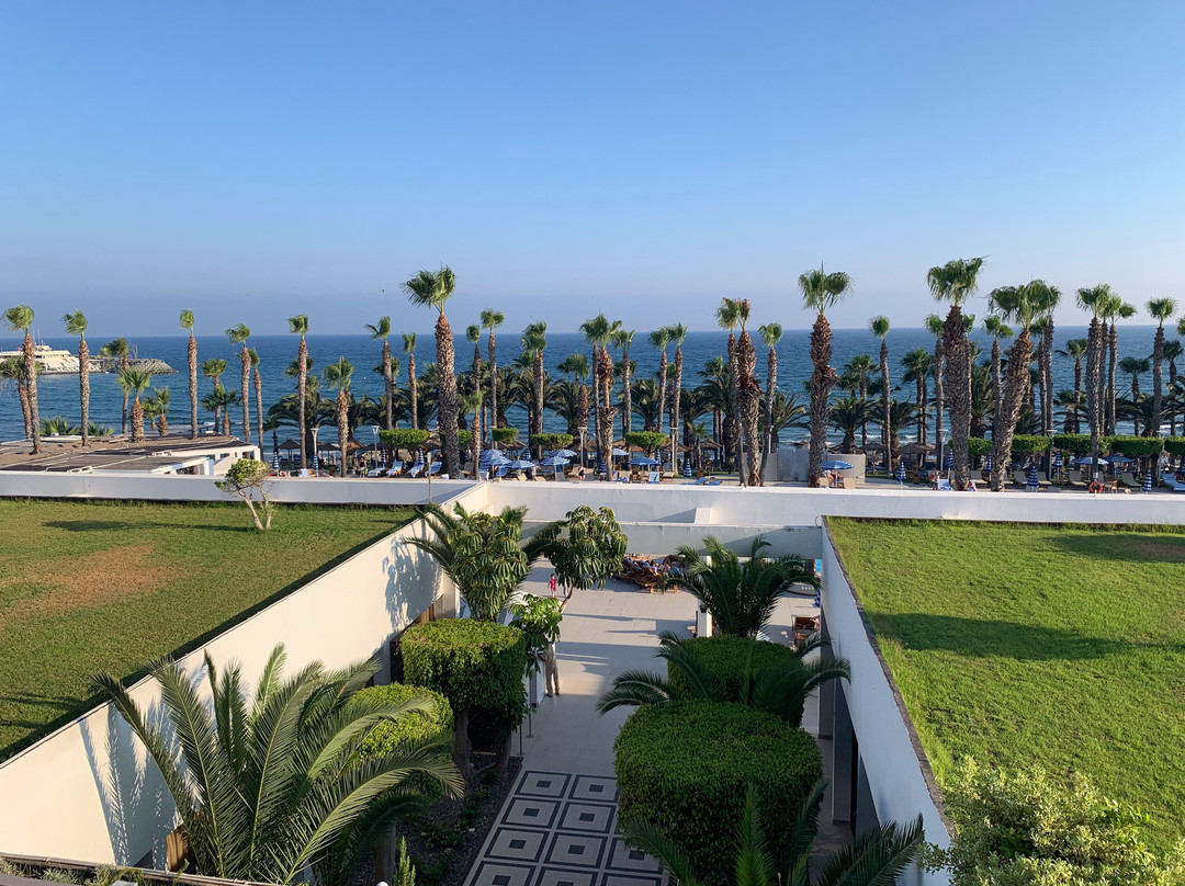 格兰德度假酒店主图