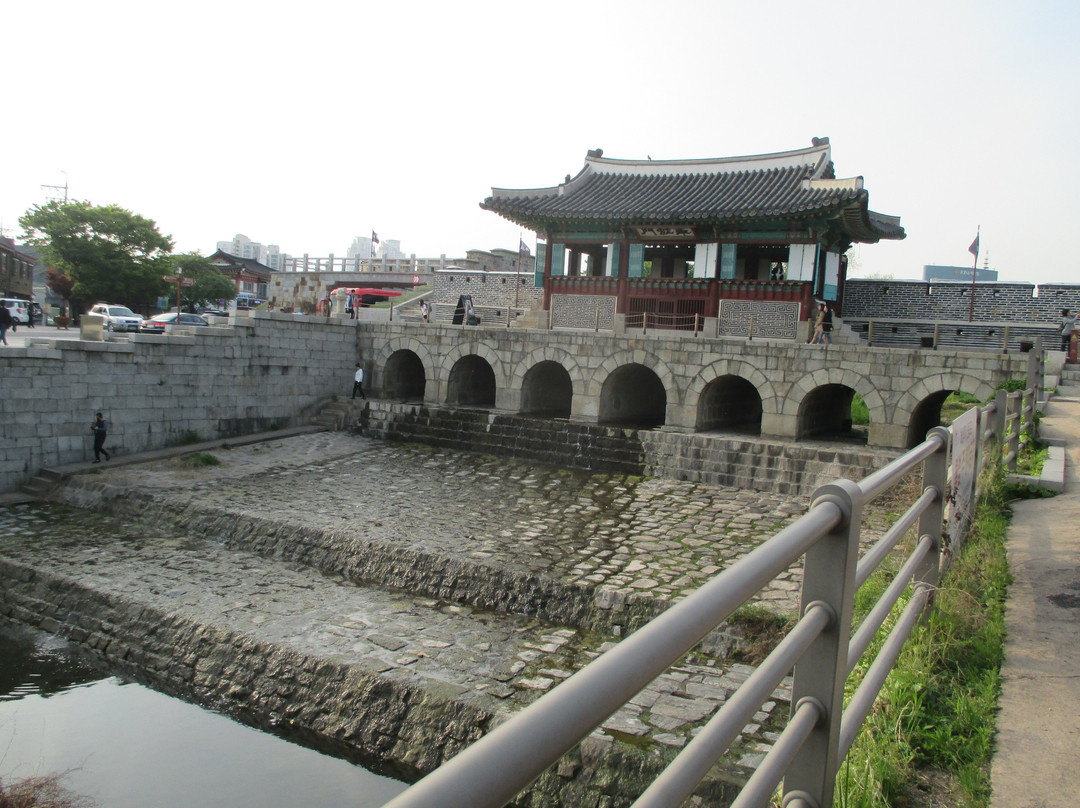 Hwahongmun Gate景点图片