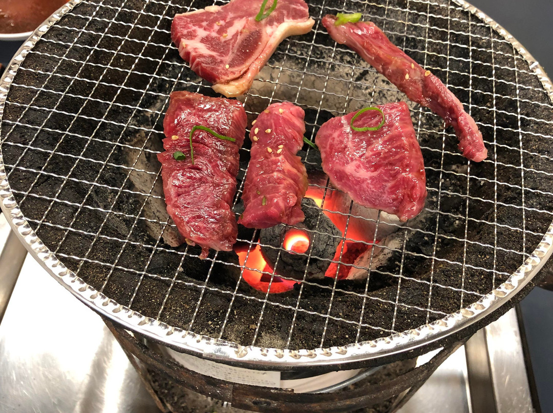 炭火焼肉えん
