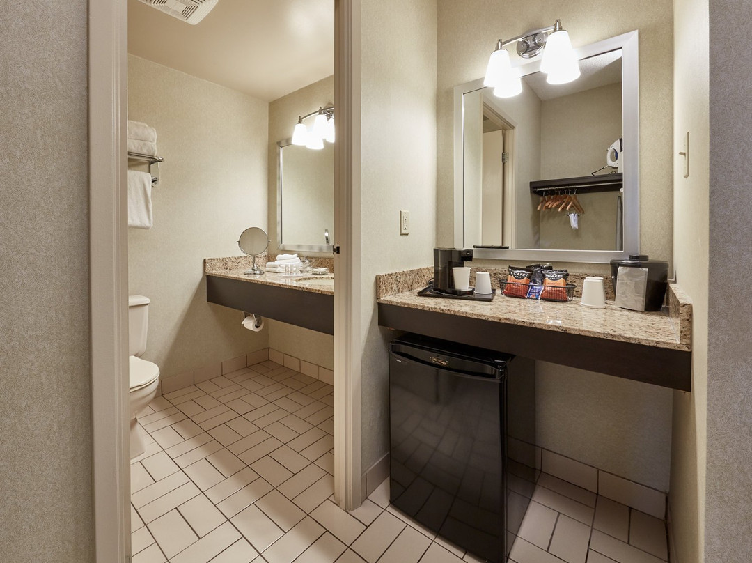 Travelway Inn Sudbury主图