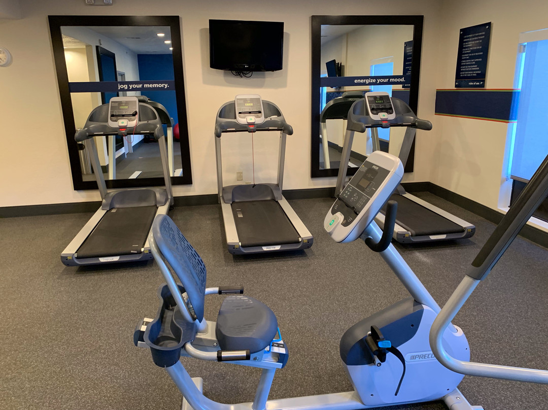 阿卡德尔菲亚希尔顿恒庭酒店主图