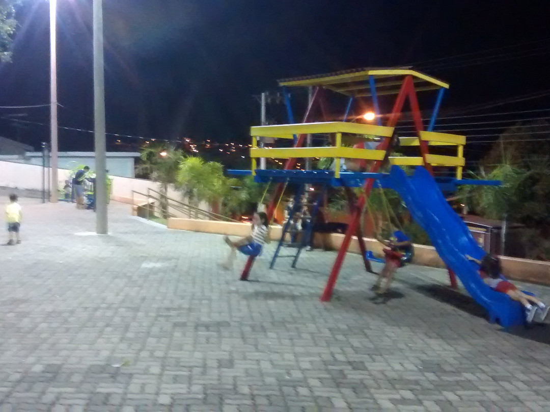 Praca Do Berrante-Ouro Fino必去景点