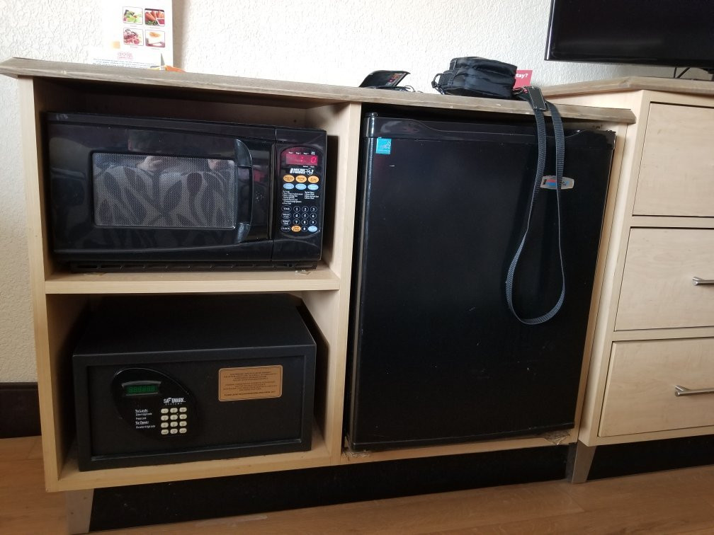 红屋顶酒店罗克福德东 – 娱乐场区主图