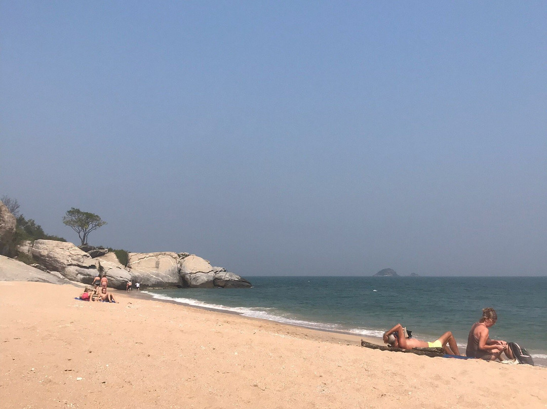 Sai Noi Beach景点图片