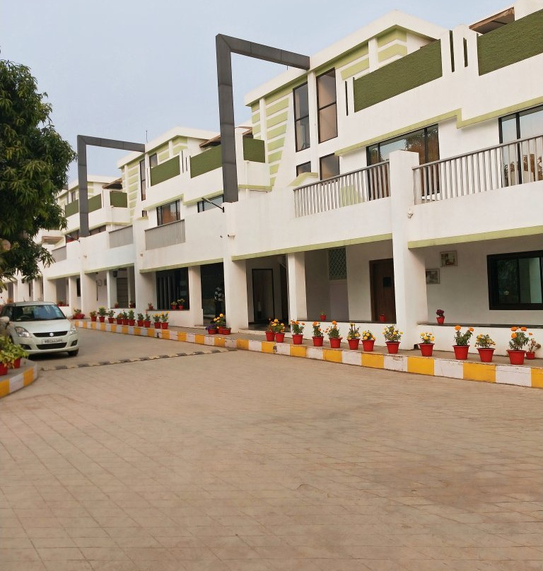 Golden Leaf Resort主图