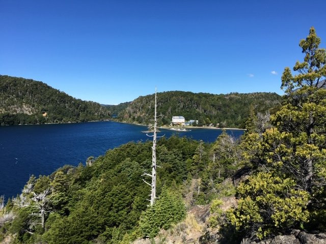 Peulla餐馆和美食-Bahía López Beach