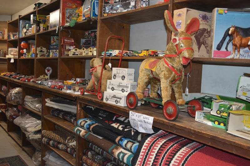 Jim's Trading Post-Rimrock必去景点