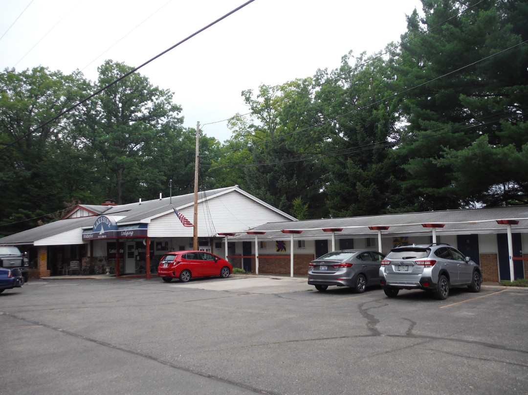 Lakeside Motel & Cottages主图