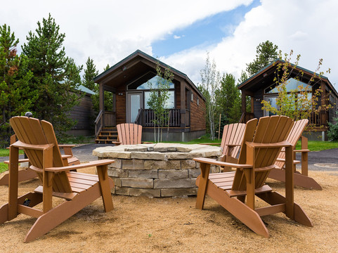 黄石探索者小屋主图