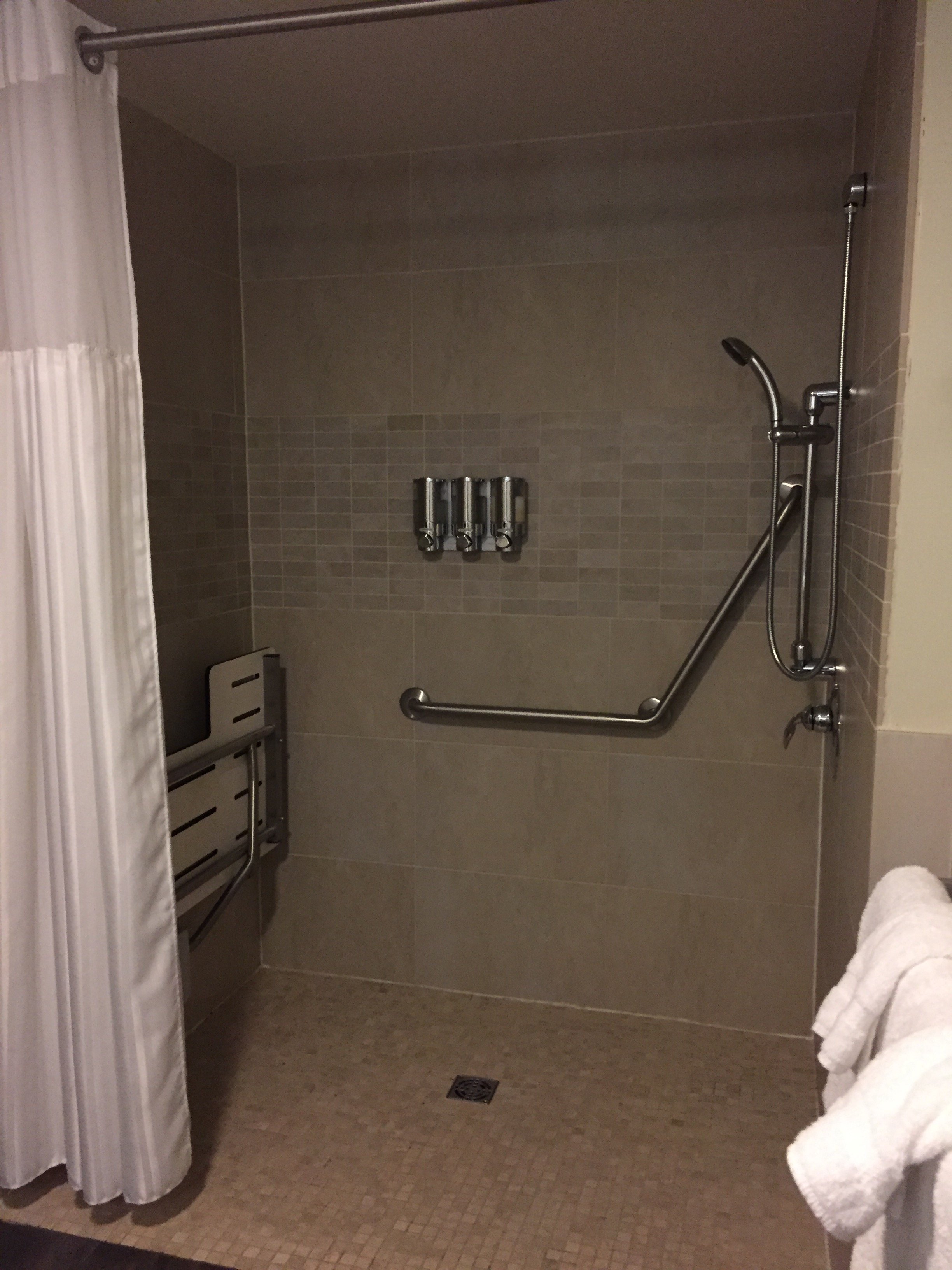 UBC西海岸套房酒店-浴室