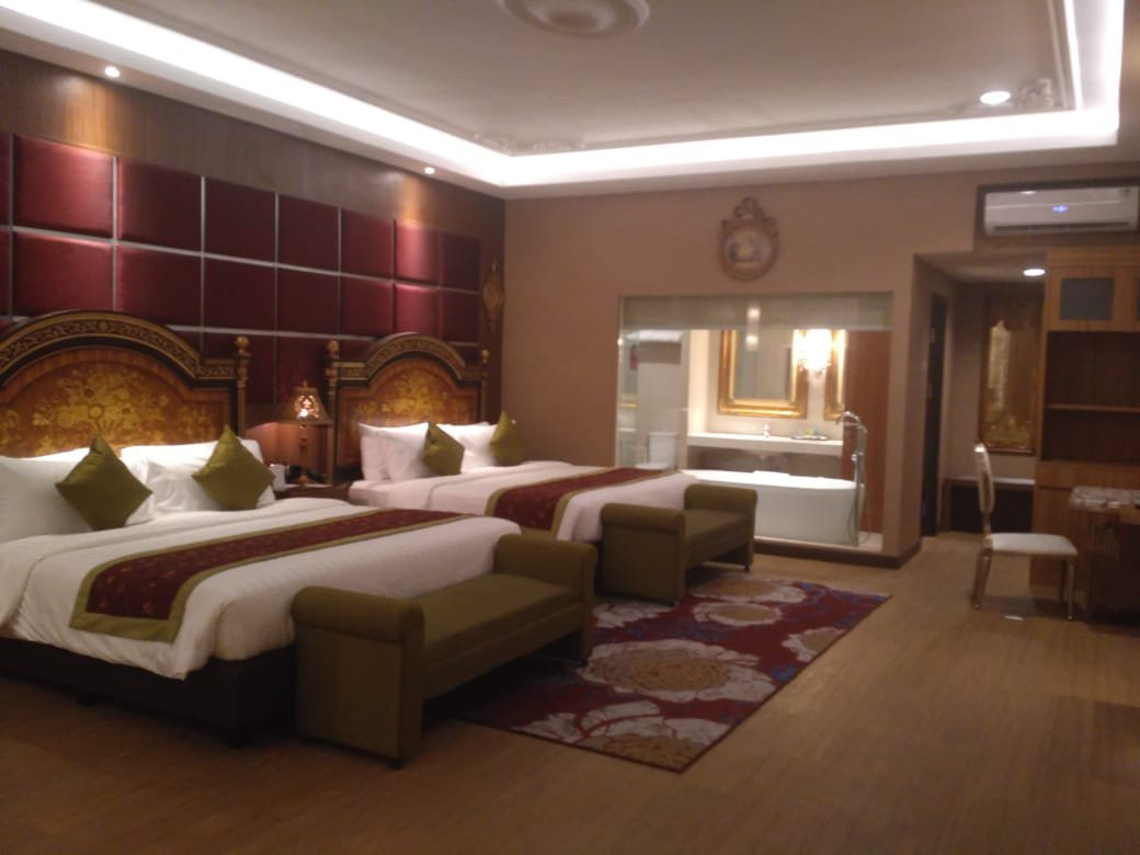 Ramada Suites by Wyndham Solo主图