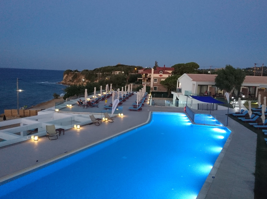 Cavo Orient Beach Hotel & Suites主图