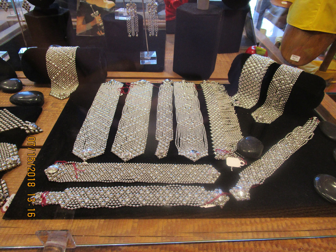 Two Moons Gallery and Gifts-拉康纳必去景点