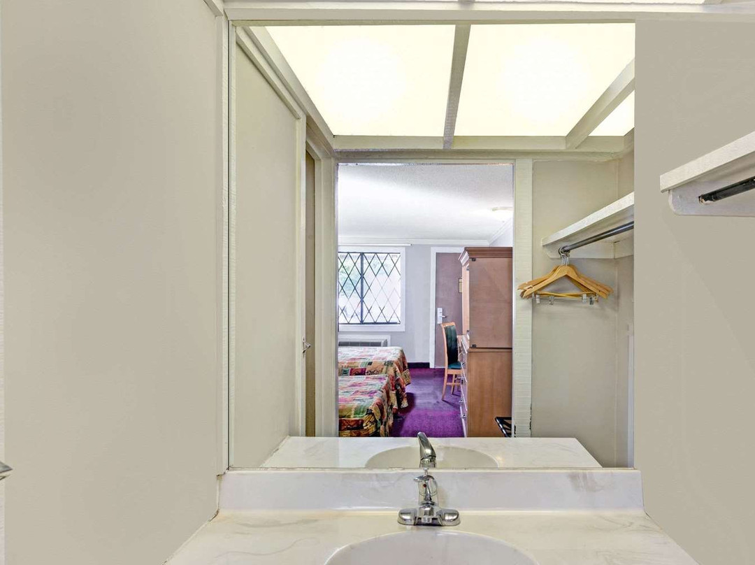 Knights Inn Austell主图