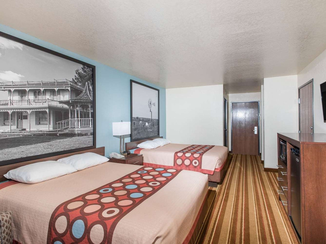 Super 8 by Wyndham Claremore OK主图