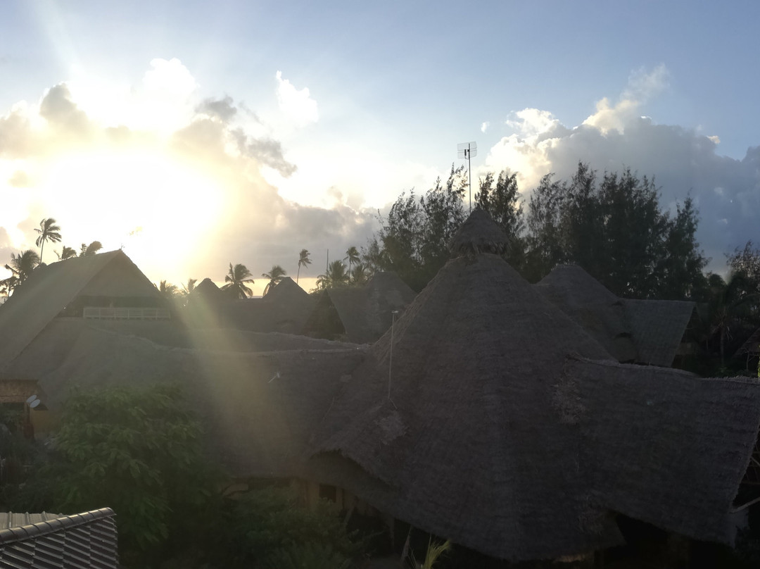 帕鲁波利海滩度假酒店主图