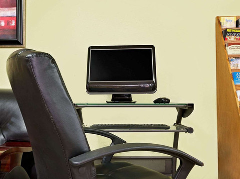 曼西鲍尔速8酒店主图