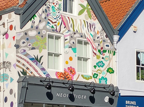 Neon Tiger Design-布里斯托尔必去景点