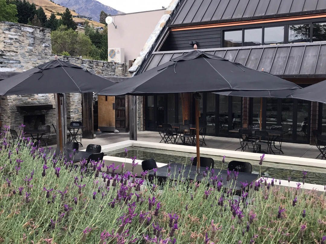 海斯湖旅游景点-Amisfield Cellar Door