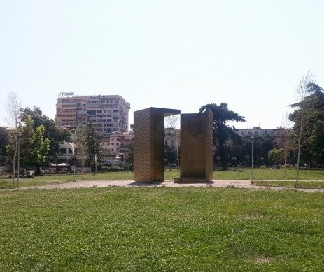 Independence Monument-地拉那必去景点