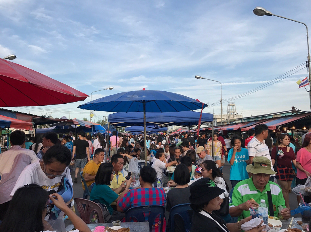 Tha Ruea Phli Fish Market-春武里必去景点
