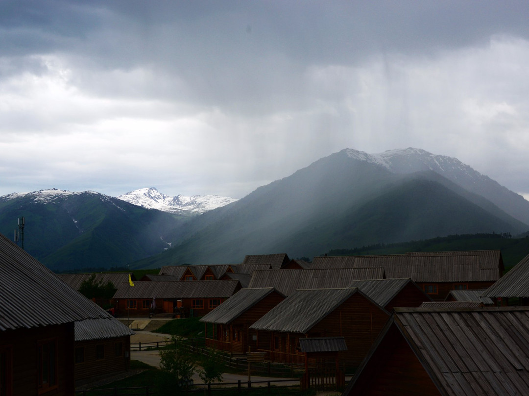 喀纳斯禾木山庄主图