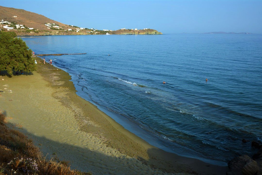 Agios Romanos Beach景点图片