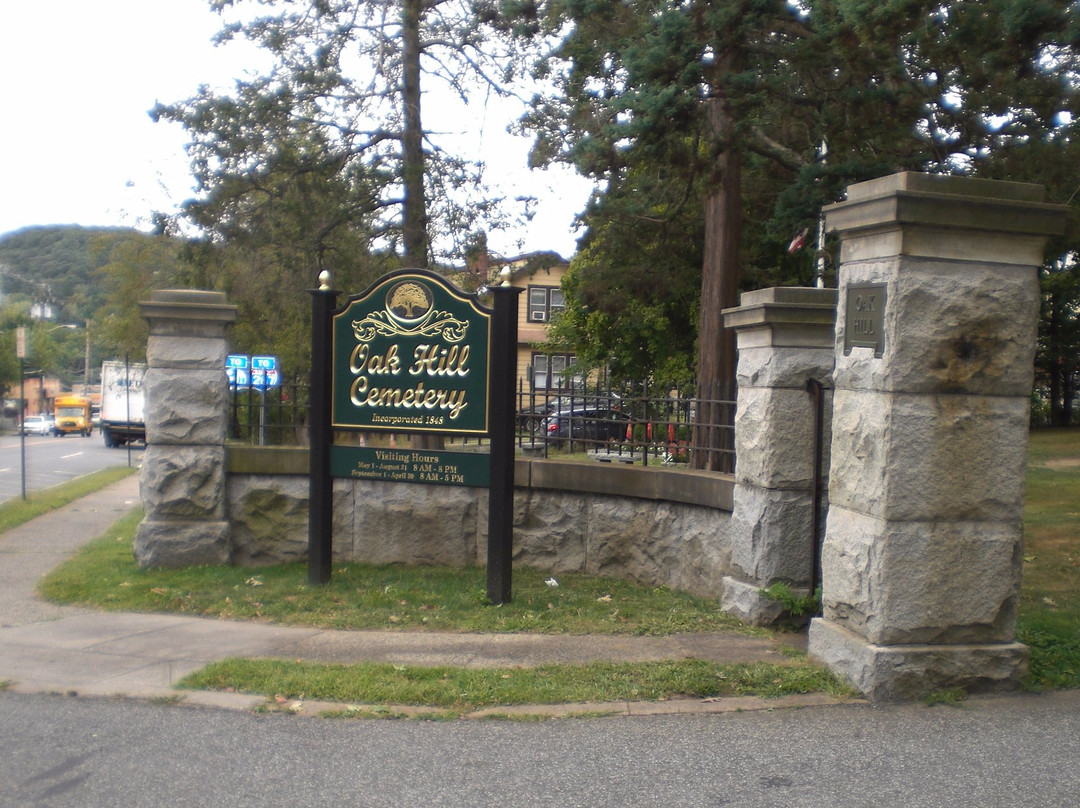 Oak Hill Cemetery景点图片