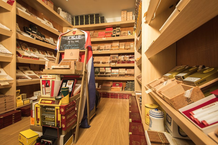 Turmeaus Tobacconist景点图片