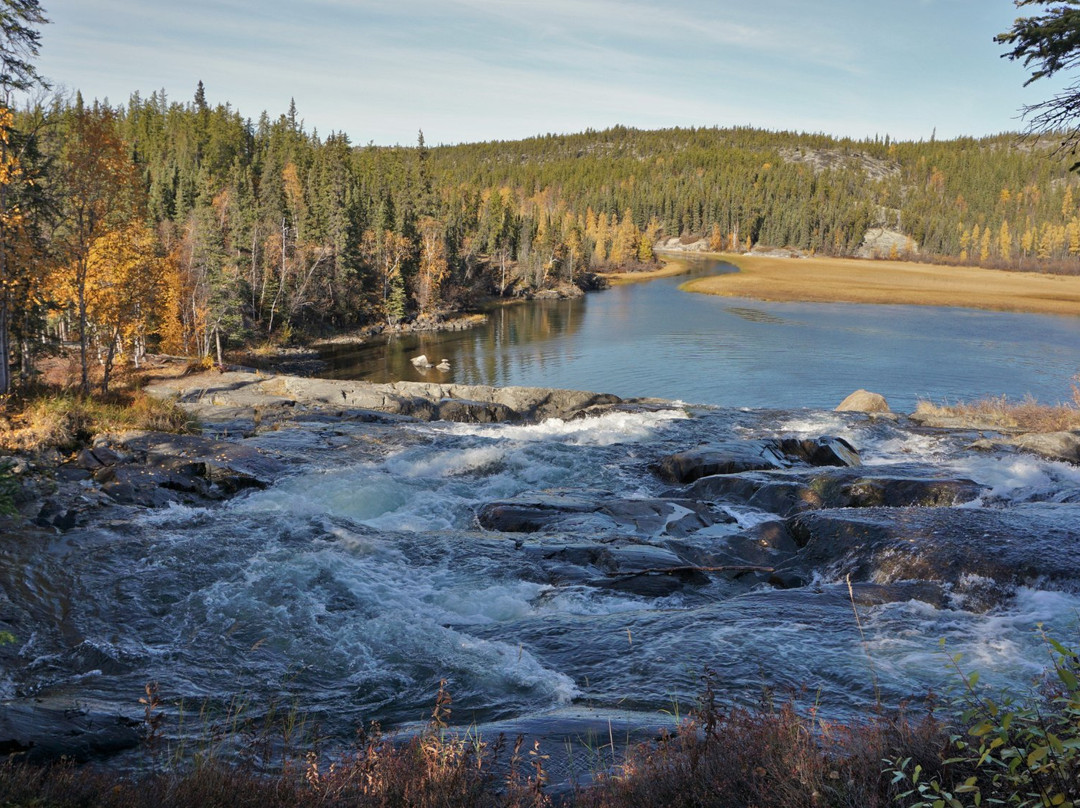 Cameron River Ramparts-黄刀镇必去景点