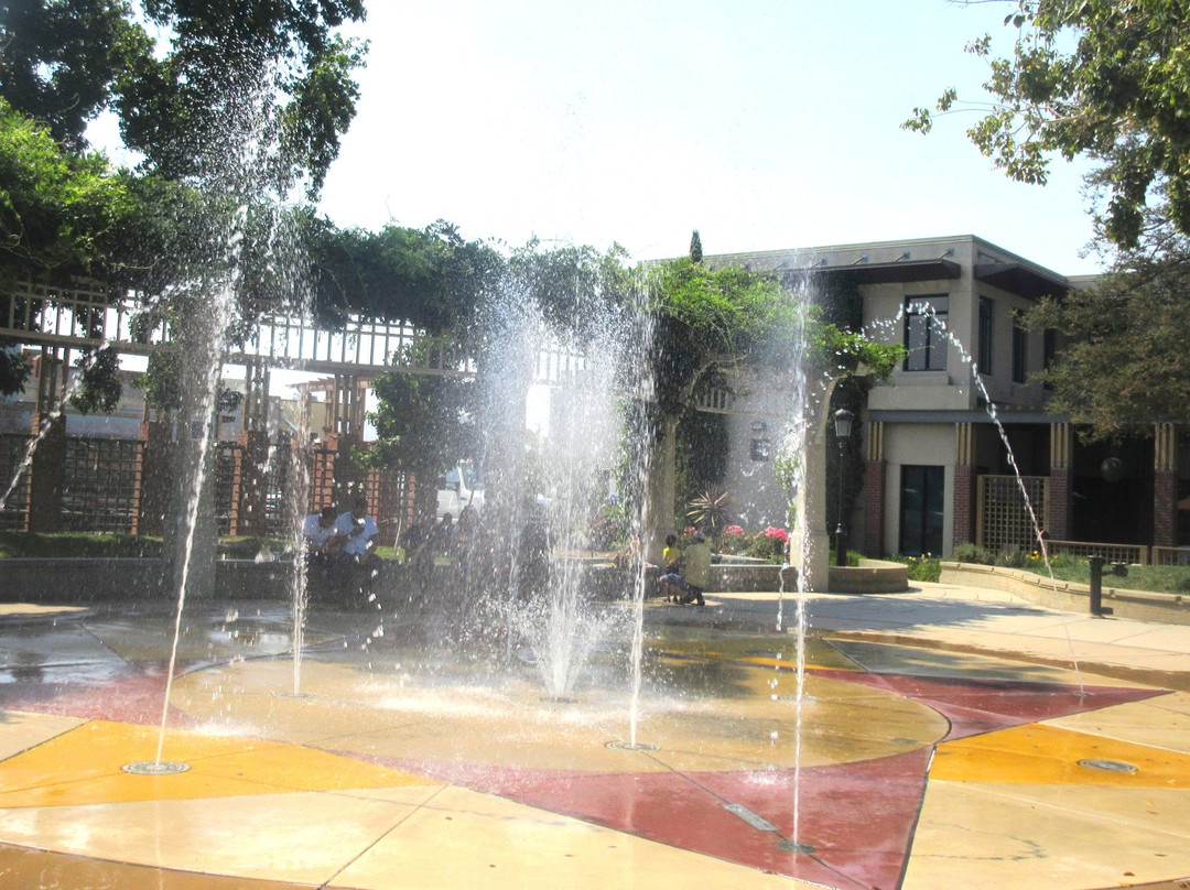 Lizzie Fountain-利佛摩必去景点