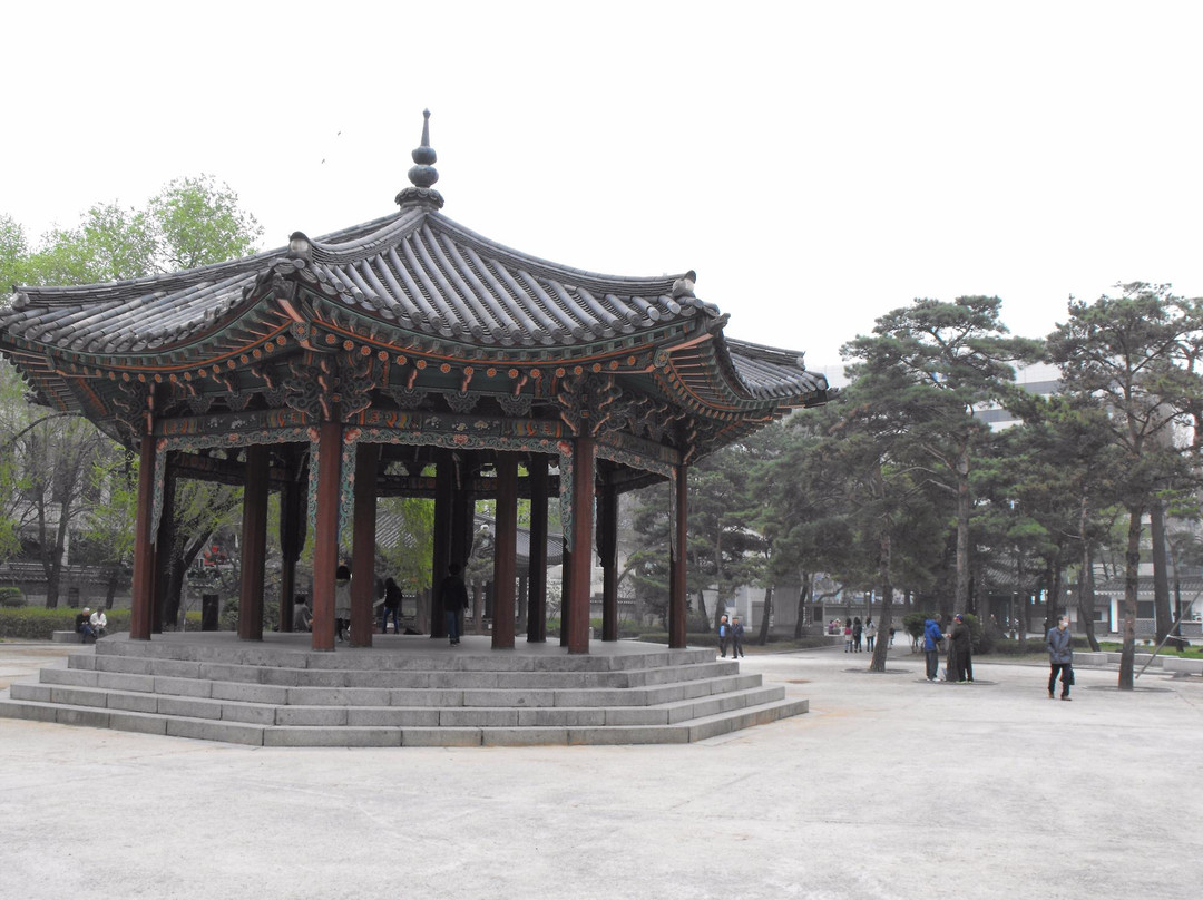 Ten-story Stone Pagoda of Wongaksa Temple Site-首尔必去景点