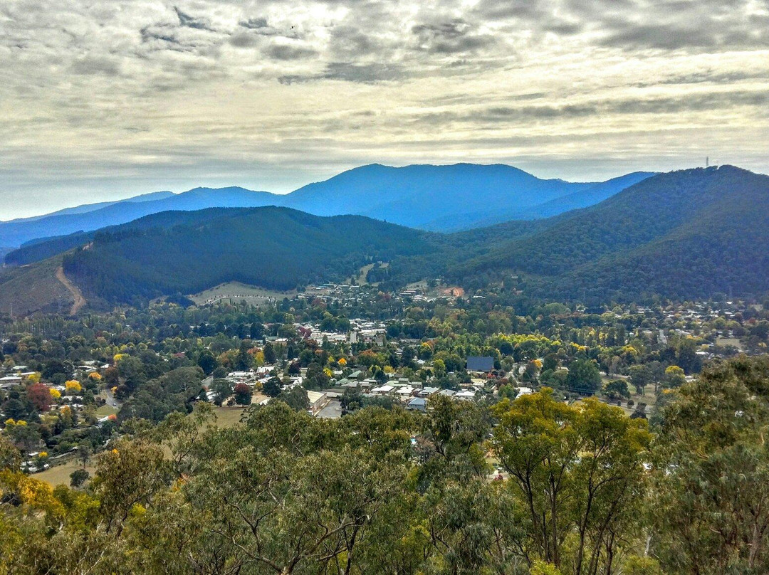 布赖特旅游景点-Huggins Lookout