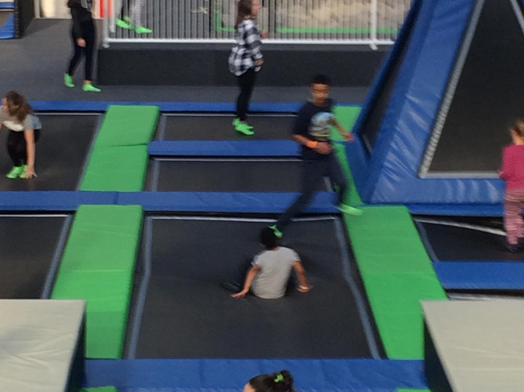 MegaJump Trampoline Park景点图片