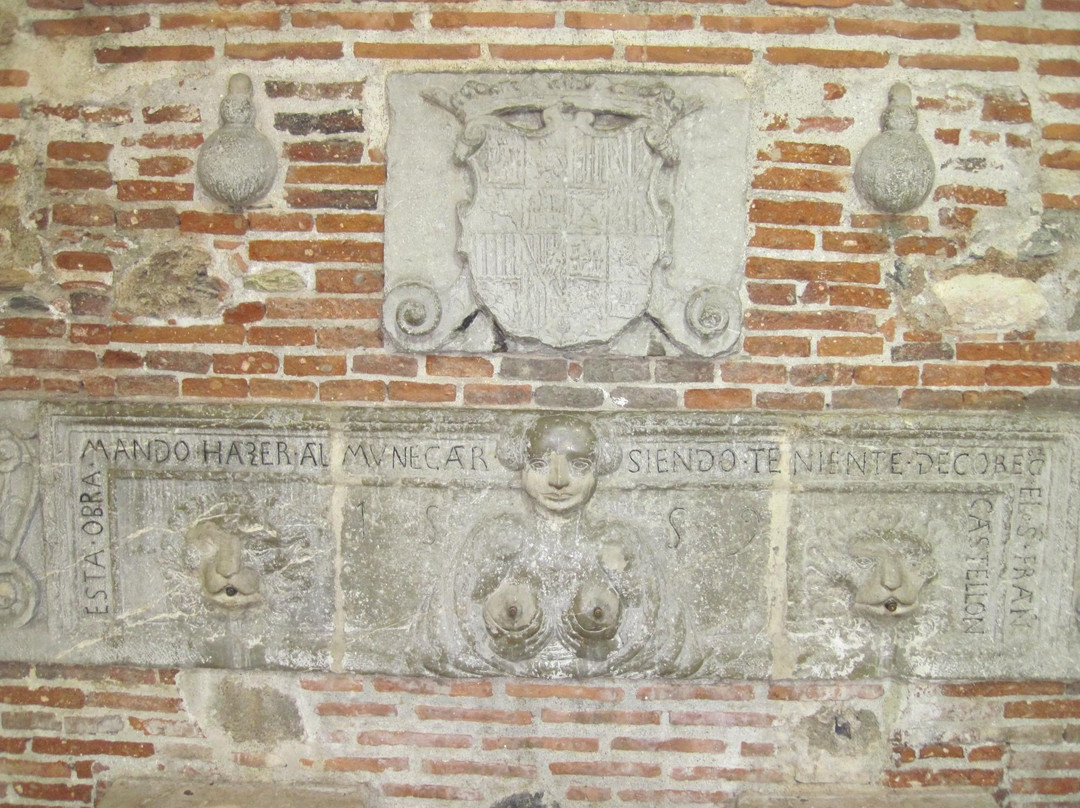 Calle Real Fountain-阿尔穆涅卡尔必去景点