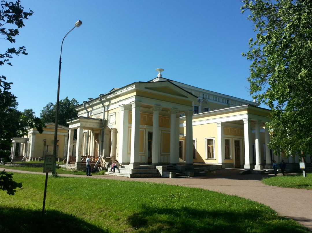 Palace & Park Ensemble Sergiyevka景点图片
