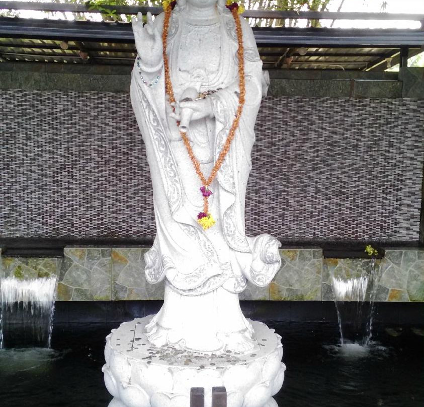 Tras Road Chinese Temple-Raub必去景点