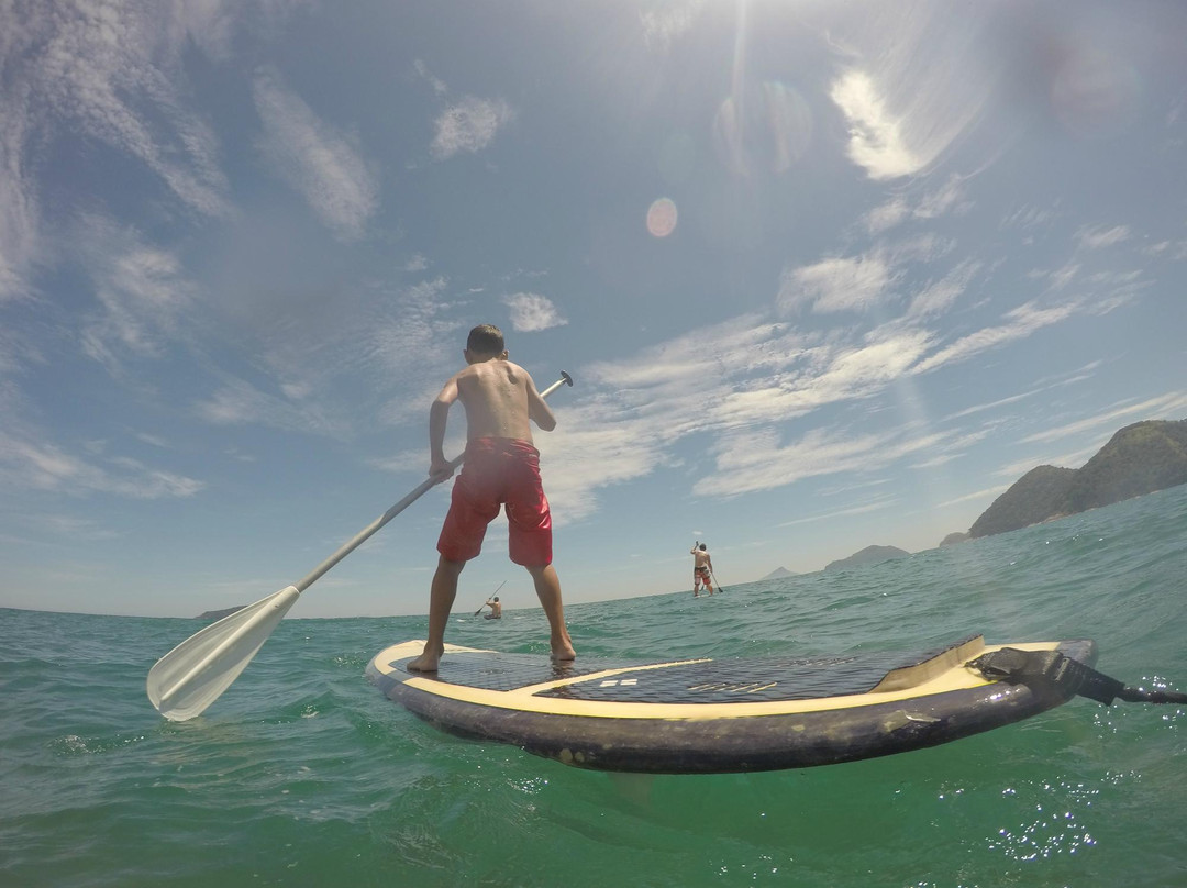 Escola De Surf Meio Da Baleia景点图片