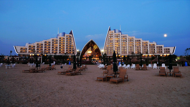 营口金泰珑悦海景大酒店主图