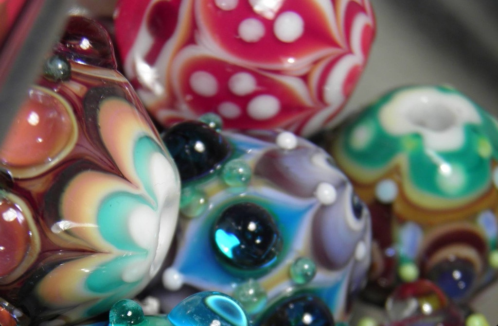 Raspberry Rings, Handmade Glass Beads by Jennie Lamb景点图片