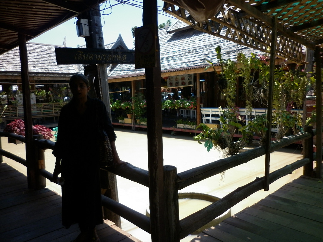 Wat San Chao Floating Market景点图片