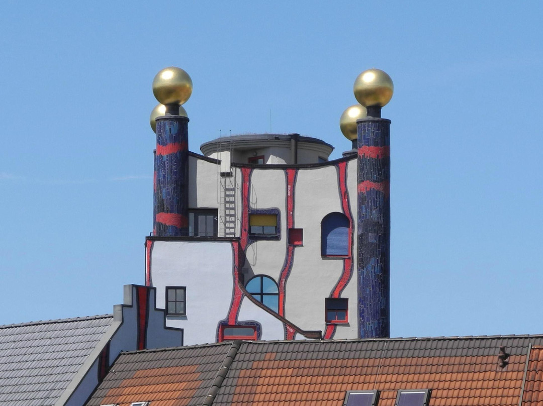 Hundertwasser-Wohnhaus „Wohnen unterm Regenturm“-Plochingen必去景点