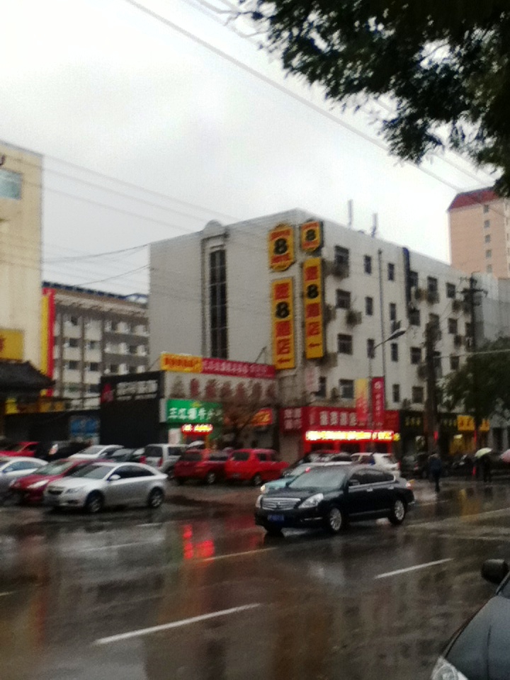 速八酒店经纬店-客卧