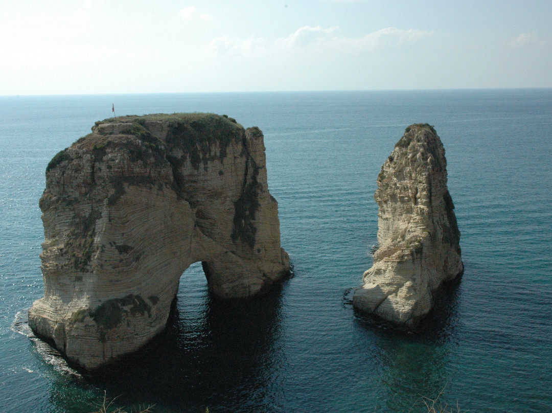 Pigeon Rocks in Raouche-贝鲁特必去景点