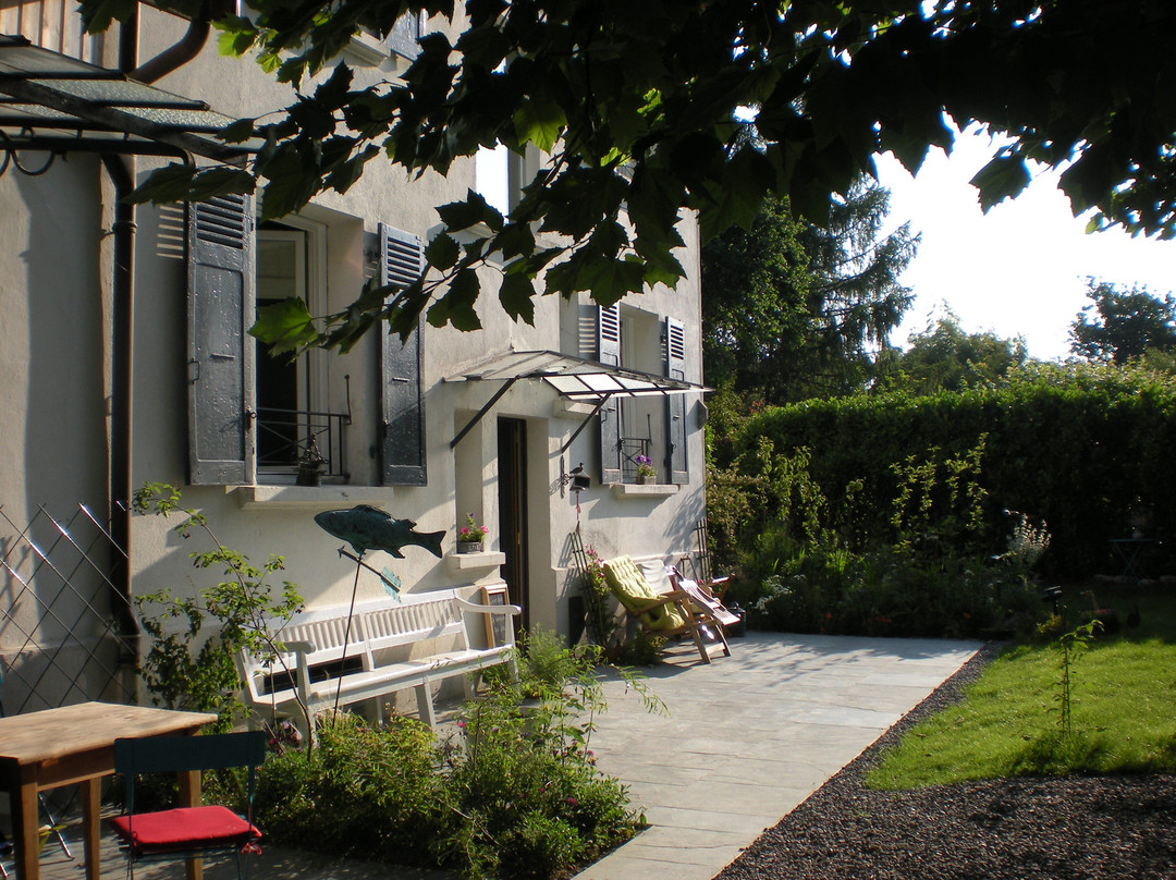 Champanges酒店住宿-养兔场湖酒店