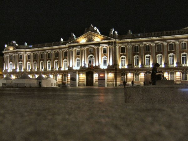 图卢兹市政厅广场景点图片