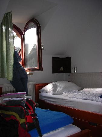 瑞亚佩泽欧酒店主图