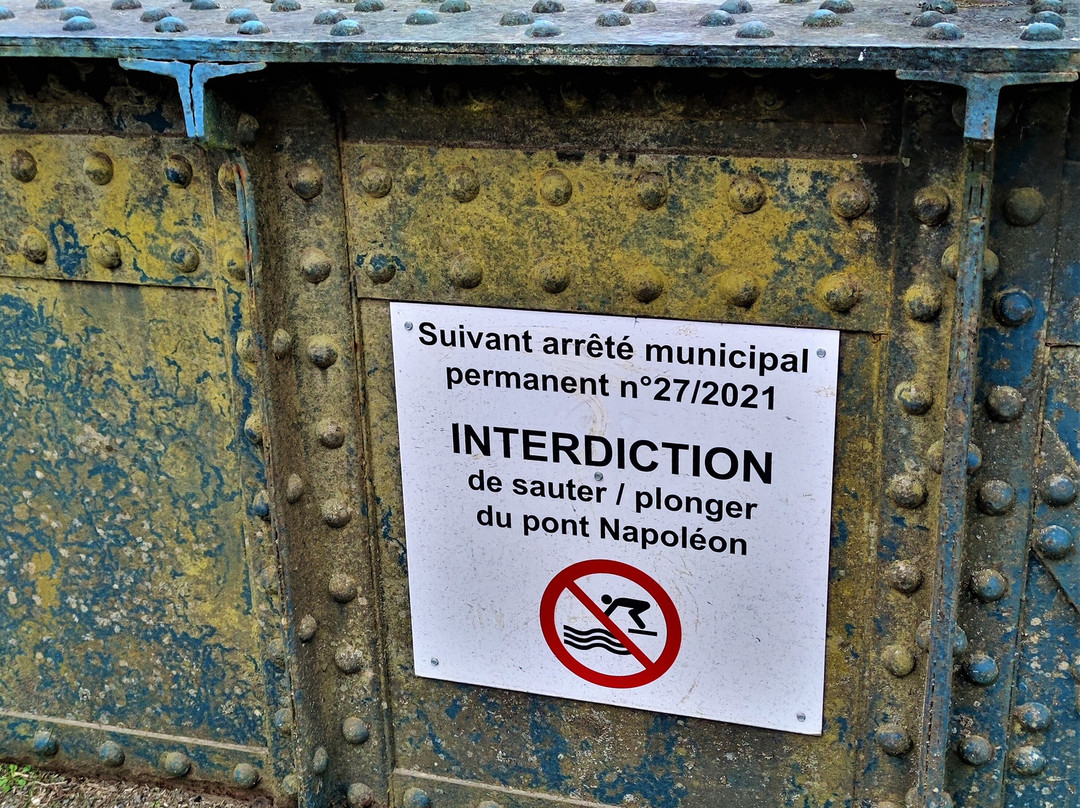 Pont de Savigné-Savigne必去景点