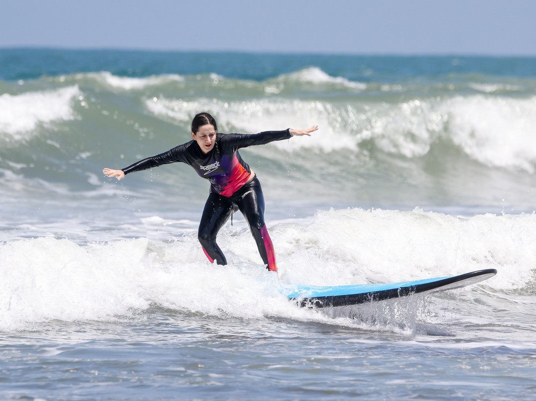 Surfer Factory Surf School景点图片