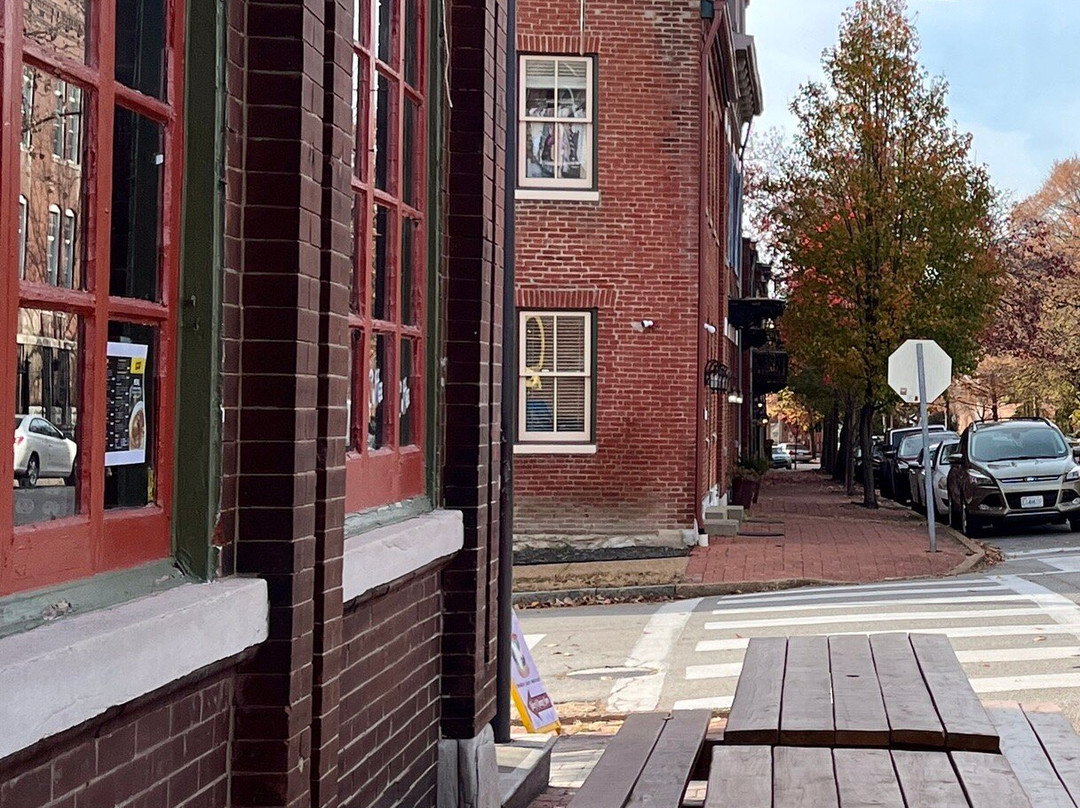 Sauget餐馆和美食-Maukis Bakery & Country Store